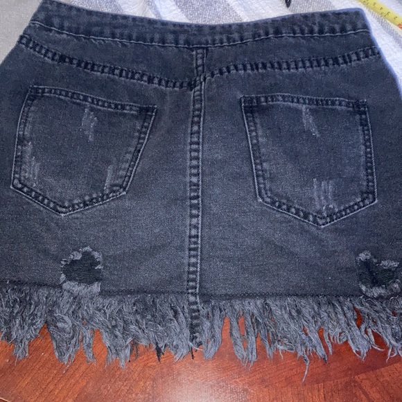 Ladies black jean skirt with pockets - Picture 9 of 11